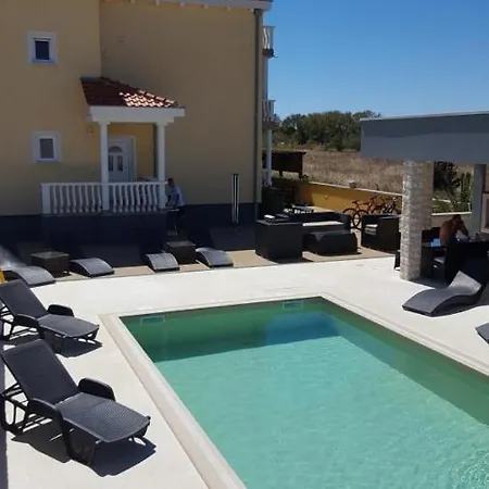 In Zadar With Terrace, Air Conditioning, Wifi, Washing Machine 4141-2 Apartman Zaton